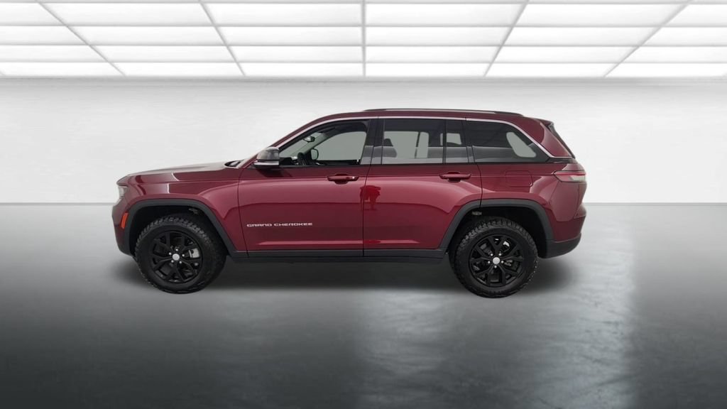 Used 2023 Jeep Grand Cherokee Limited AWD/4WD image 4