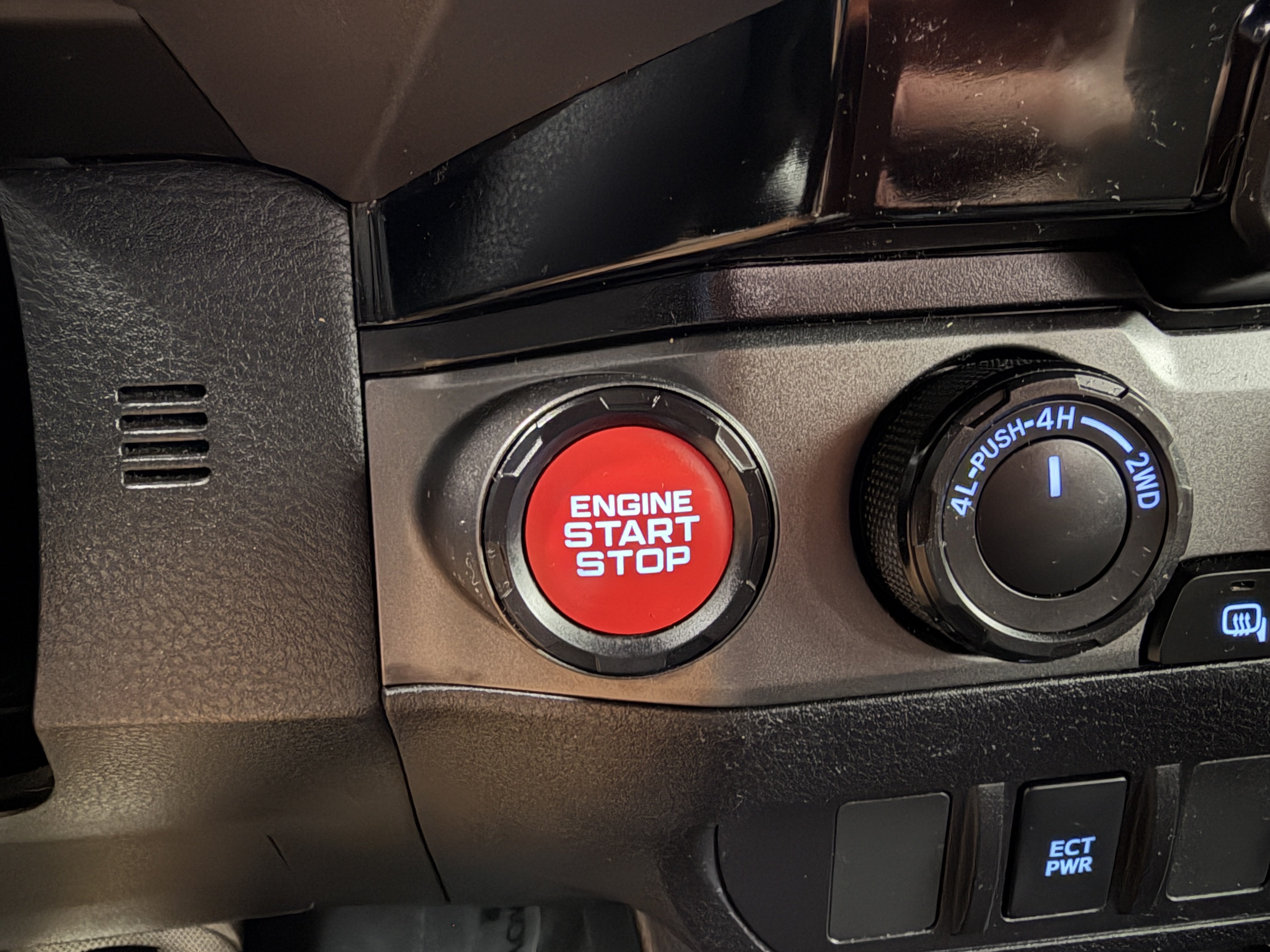 Used 2018 Toyota Tacoma TRD Sport AWD/4WD image 18