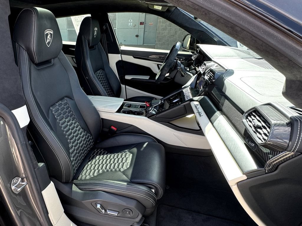 Used 2021 Lamborghini Urus AWD/4WD image 42
