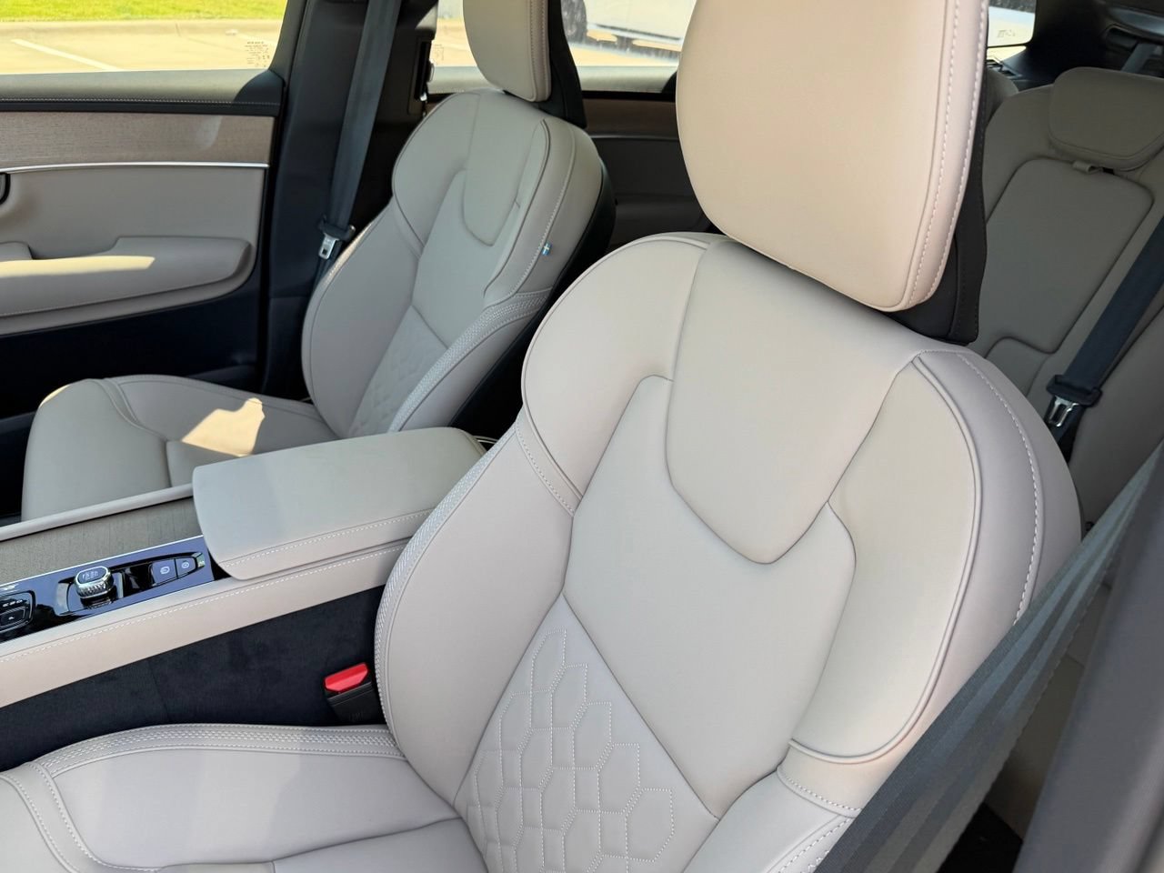 New 2026 Volvo XC90 B5 Plus AWD/4WD image 17