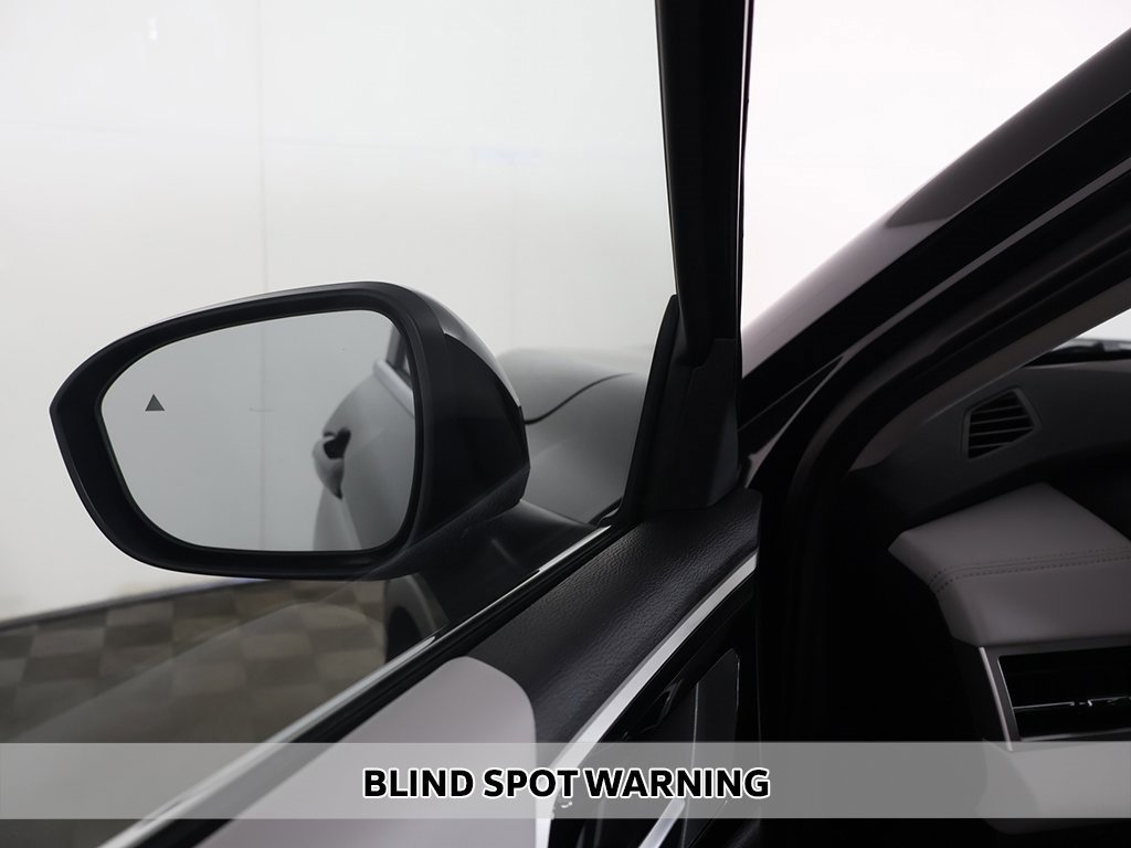 New 2025 Mitsubishi Outlander SE image 8