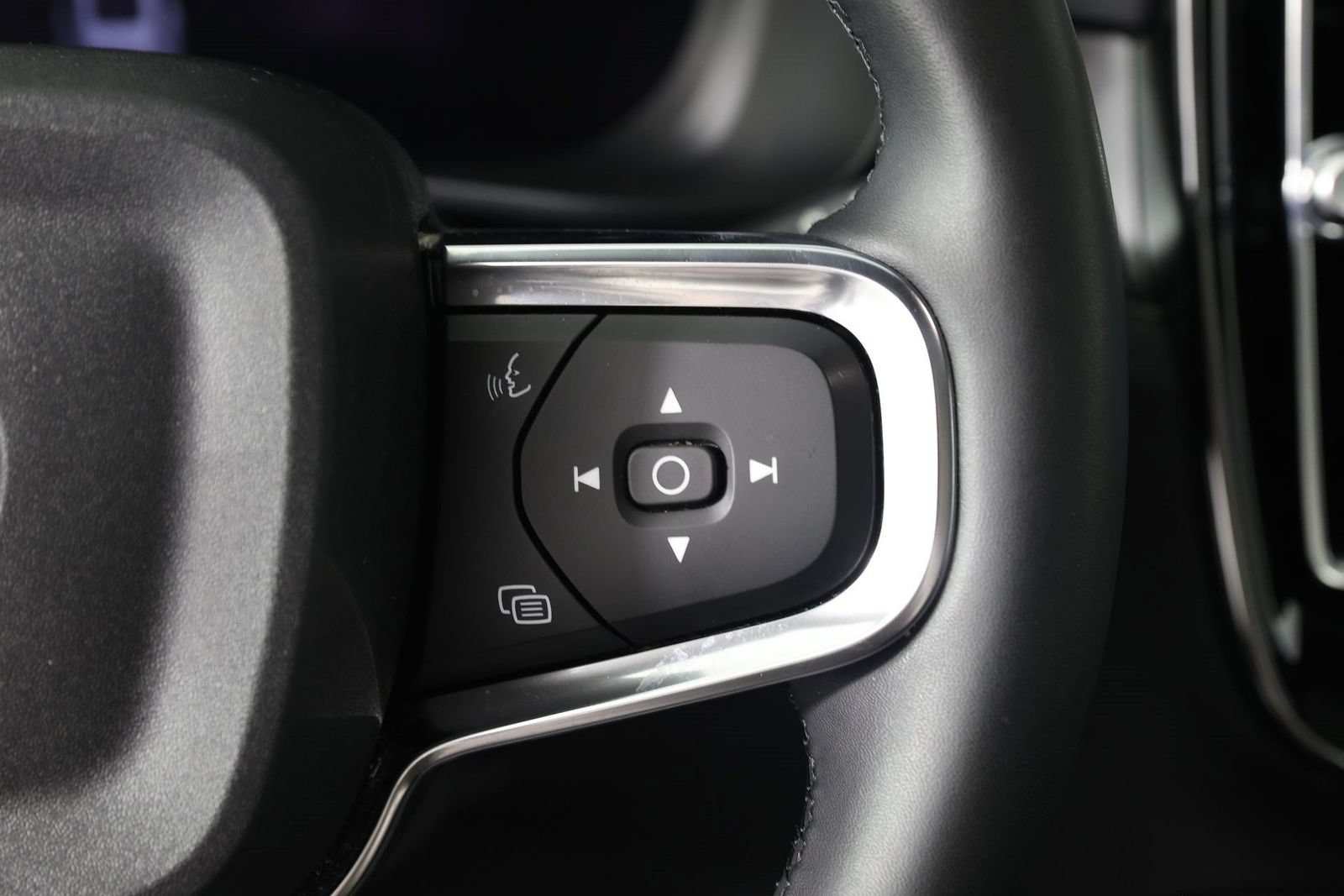 Used 2023 Volvo XC40 Recharge Ultimate AWD/4WD image 11