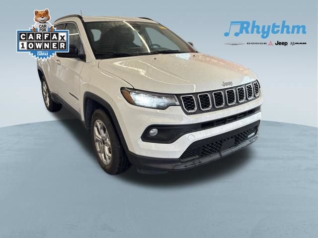 Used 2025 Jeep Compass Latitude AWD/4WD image 1