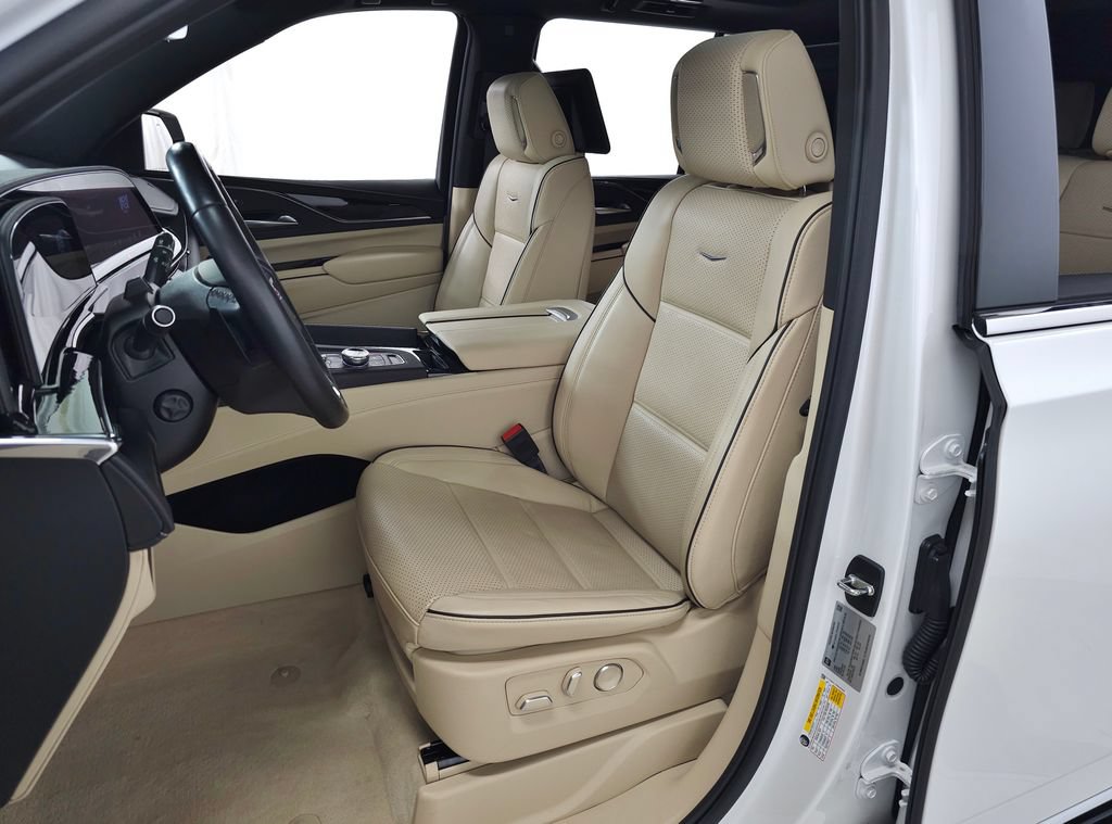 Used 2024 Cadillac Escalade Premium Luxury AWD/4WD image 19