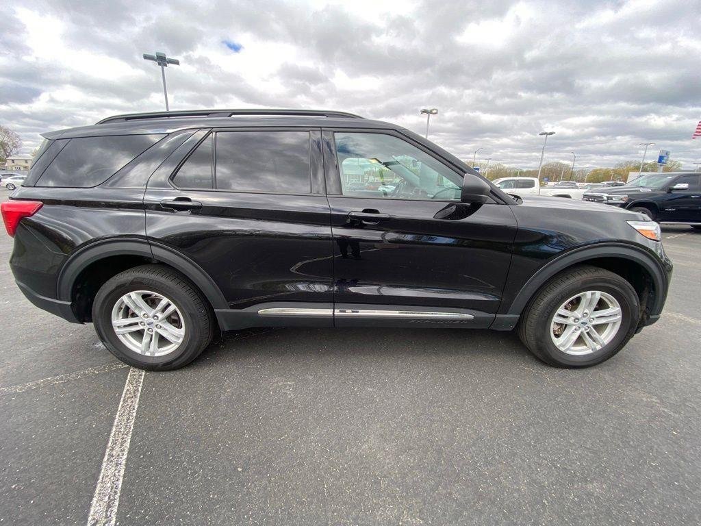Used 2024 Ford Explorer XLT w/ Equipment Group 202A AWD/4WD image 15