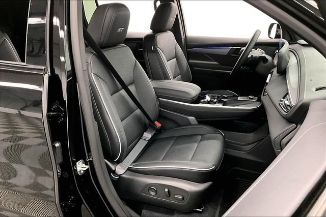 Used 2025 Buick Enclave Sport Touring w/ Power Package image 8