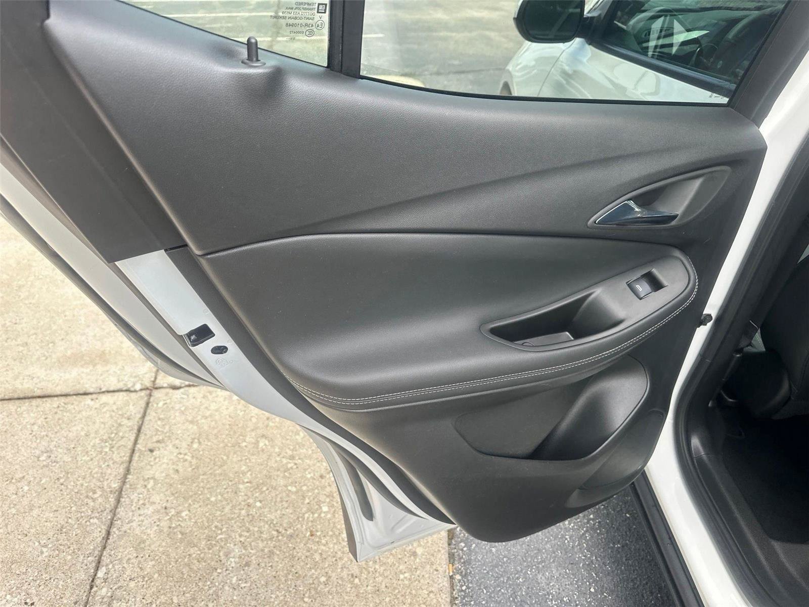 Used 2022 Buick Encore GX Preferred w/ Cold Weather Comfort Package FWD image 17