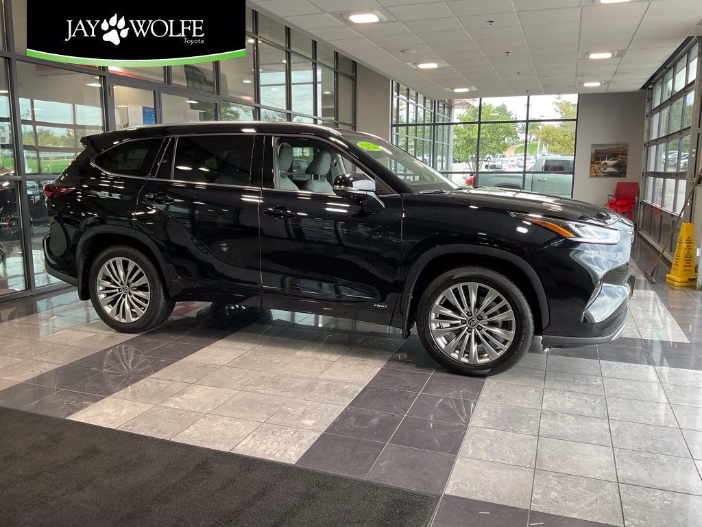 Used 2026 Toyota Highlander Platinum AWD/4WD image 1