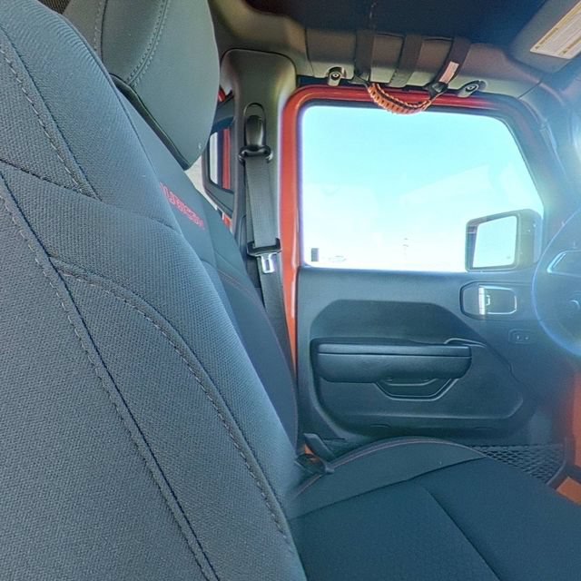 Used 2023 Jeep Wrangler Unlimited Rubicon w/ Cold Weather Group AWD/4WD image 29