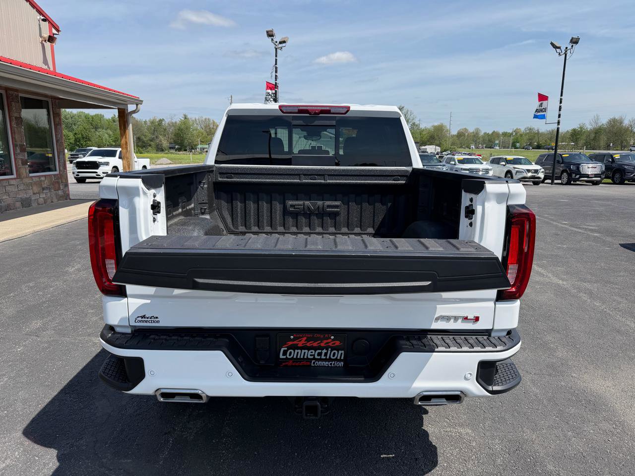 Used 2025 GMC Sierra 1500 AT4 w/ AT4 Premium Package AWD/4WD image 6