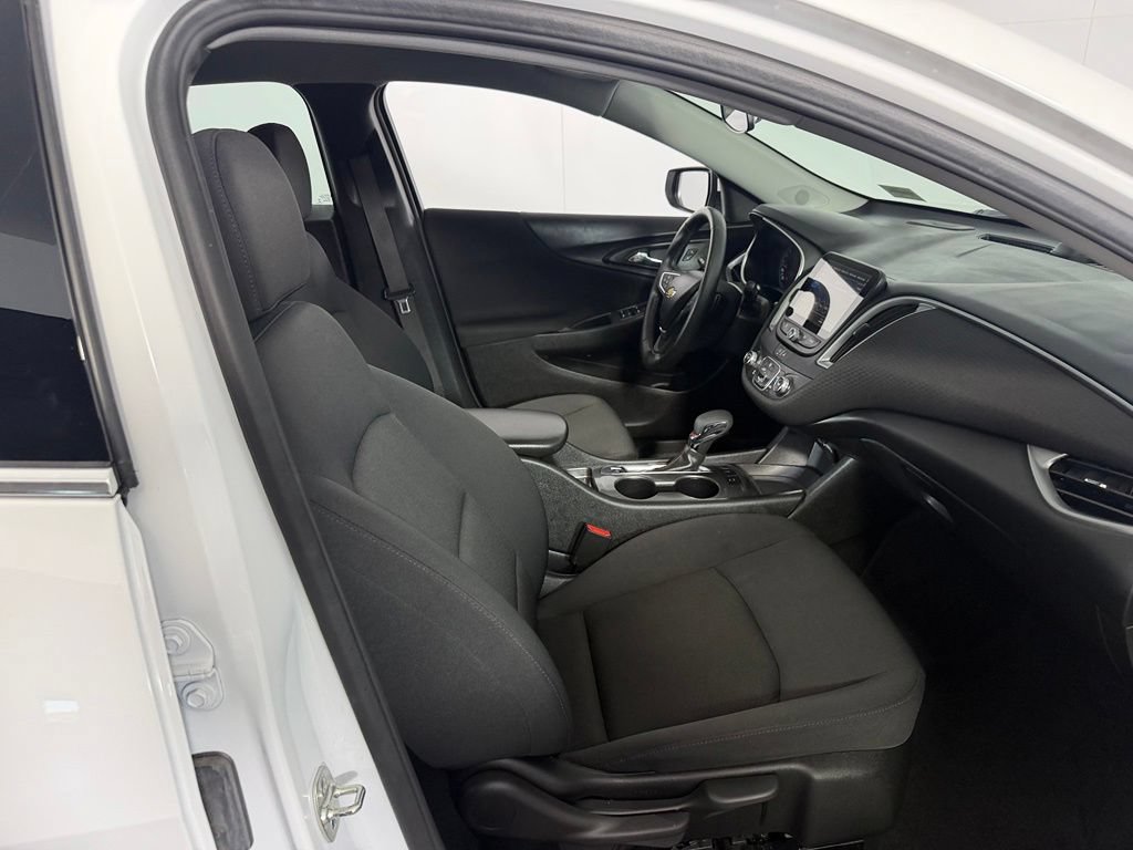 Used 2025 Chevrolet Malibu RS FWD image 30