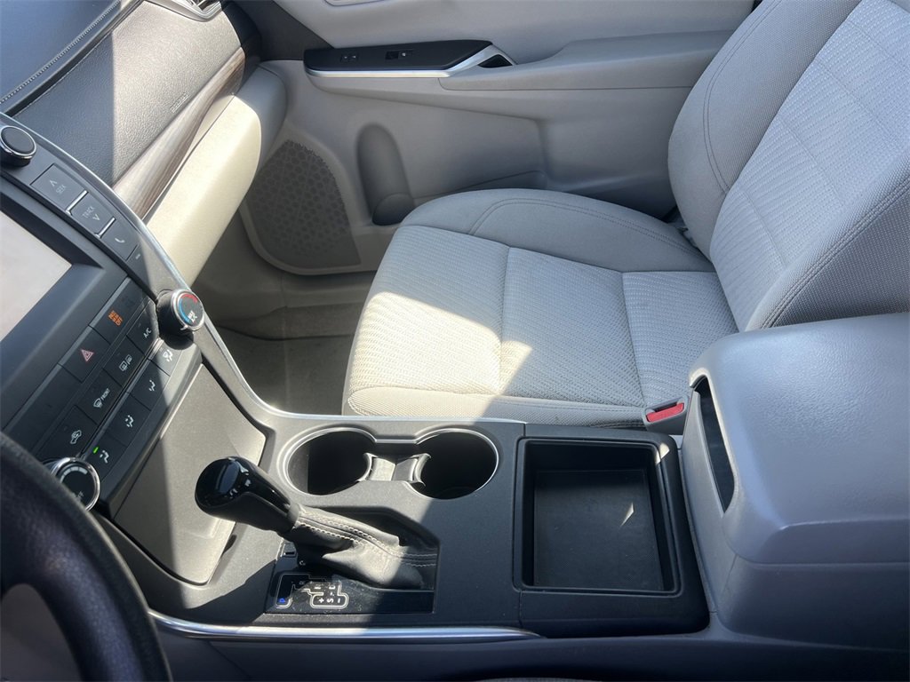 Used 2015 Toyota Camry LE image 20