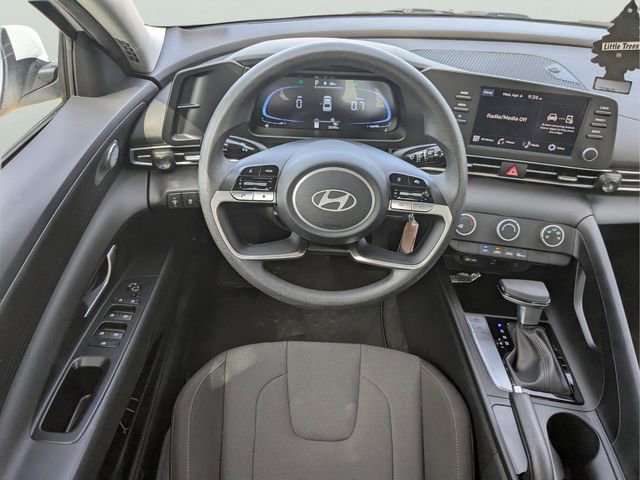 Used 2024 Hyundai Elantra SE FWD image 17