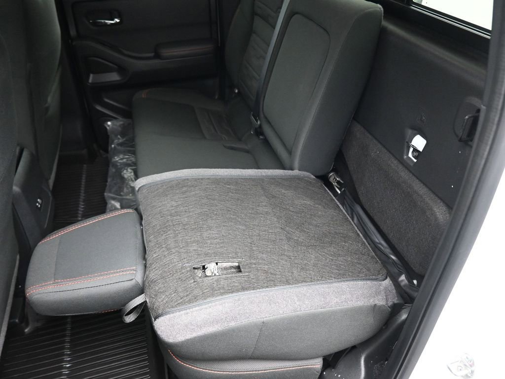 Used 2024 Nissan Frontier PRO-4X w/ Technology Package image 35