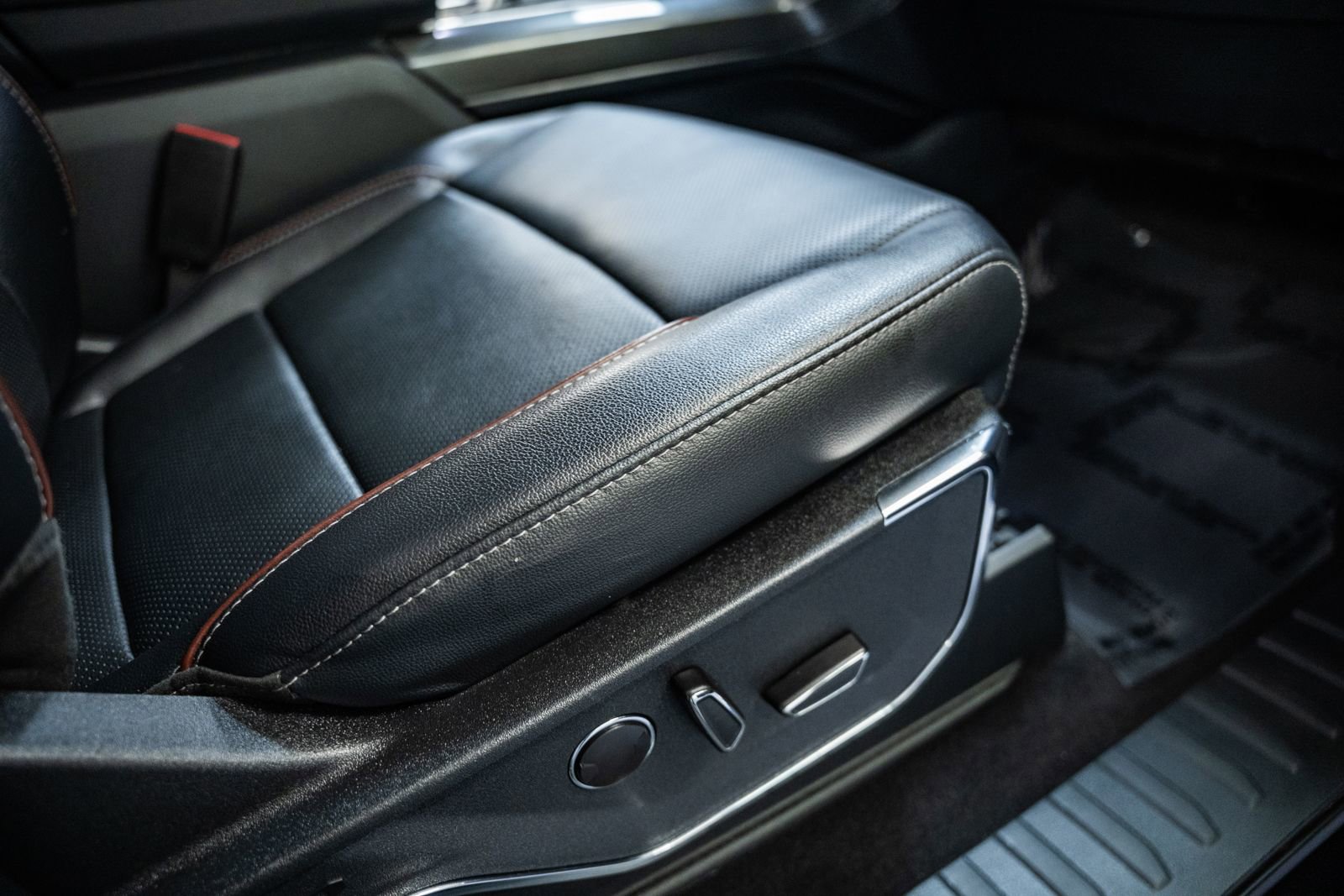 Certified 2023 Ford F150 Lariat w/ Equipment Group 502A High image 41