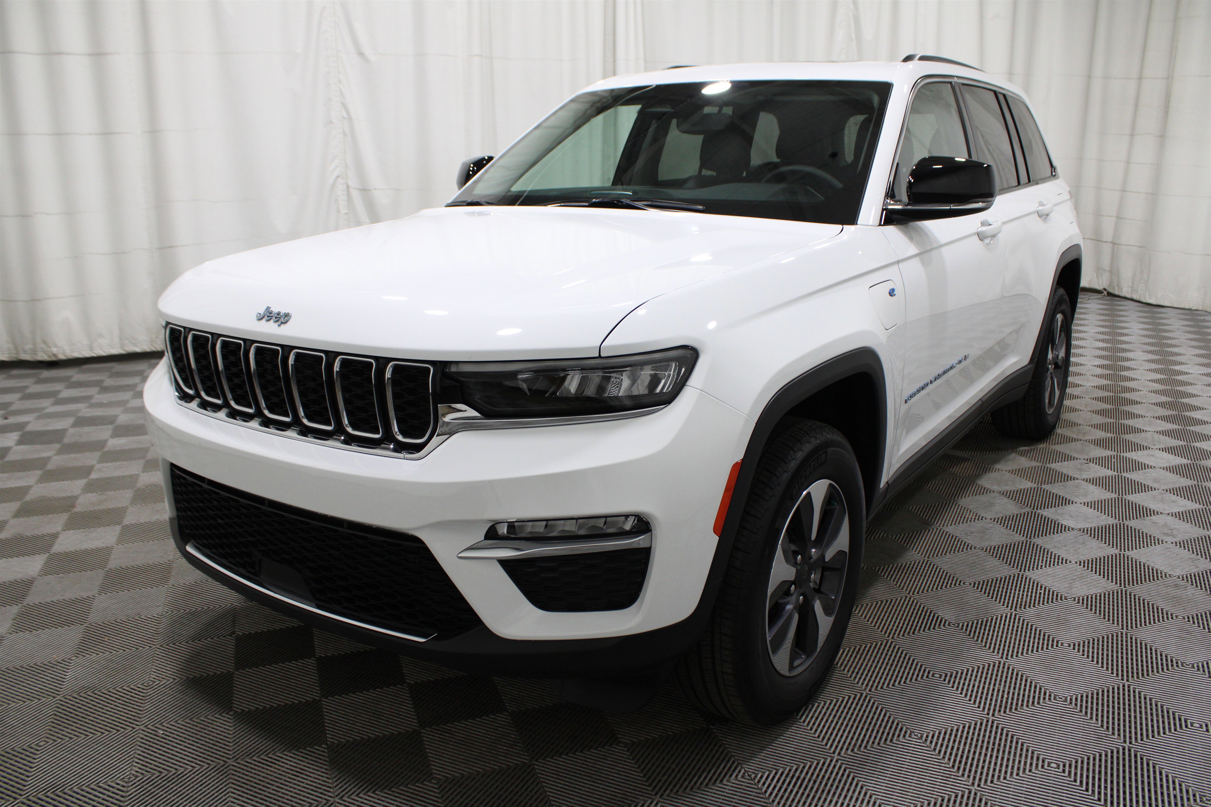 Used 2022 Jeep Grand Cherokee Limited 4xe image 40