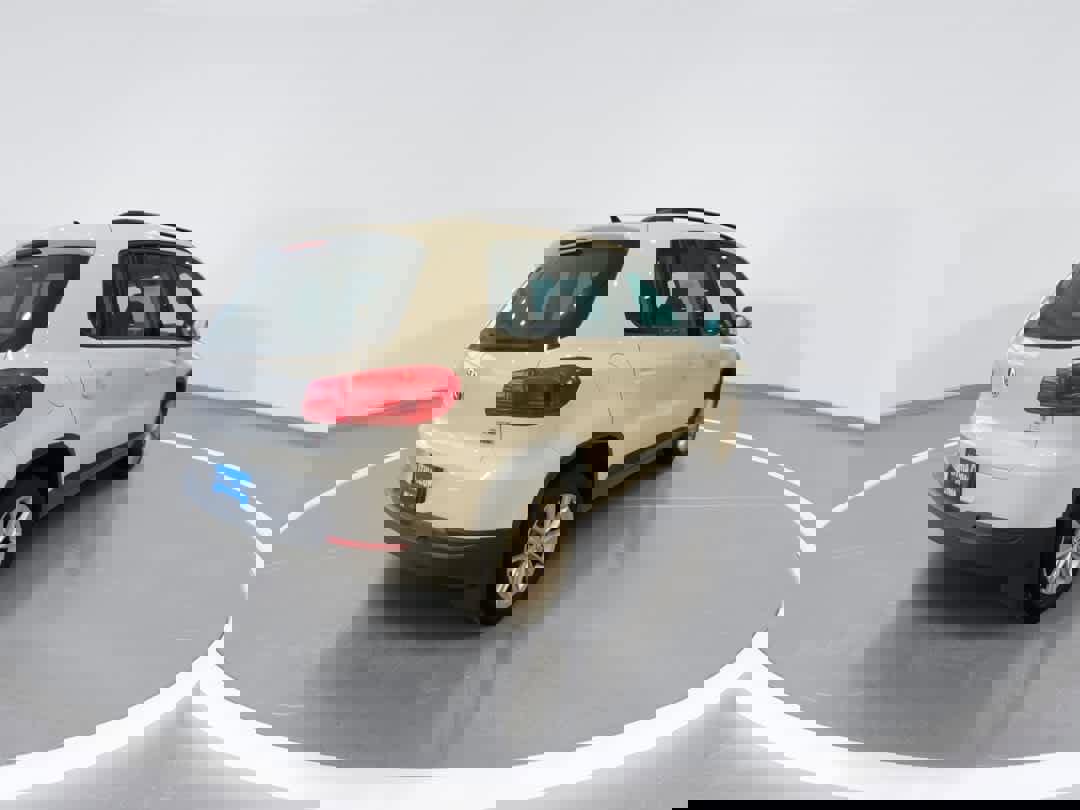 Used 2017 Volkswagen Tiguan Limited w/ Premium Package image 8