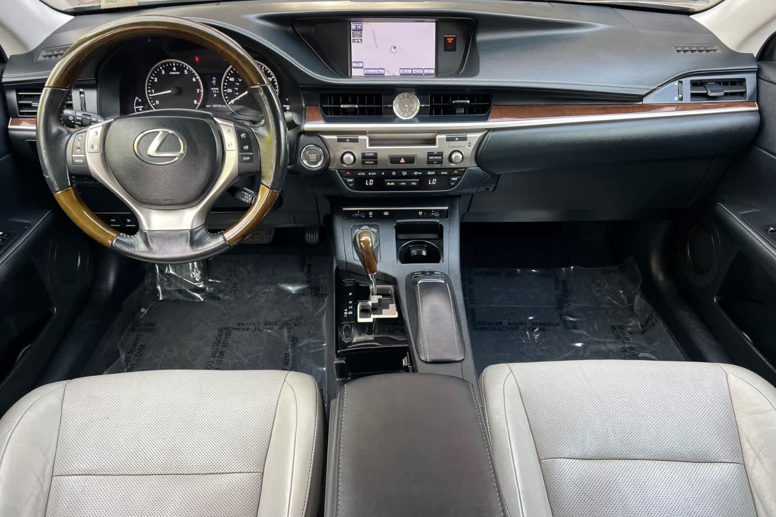 Used 2014 Lexus ES 350 w/ Luxury Package FWD image 3