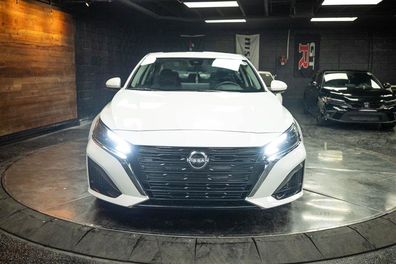 Used 2023 Nissan Altima 2.5 SV w/ SV Premium Package AWD/4WD image 4