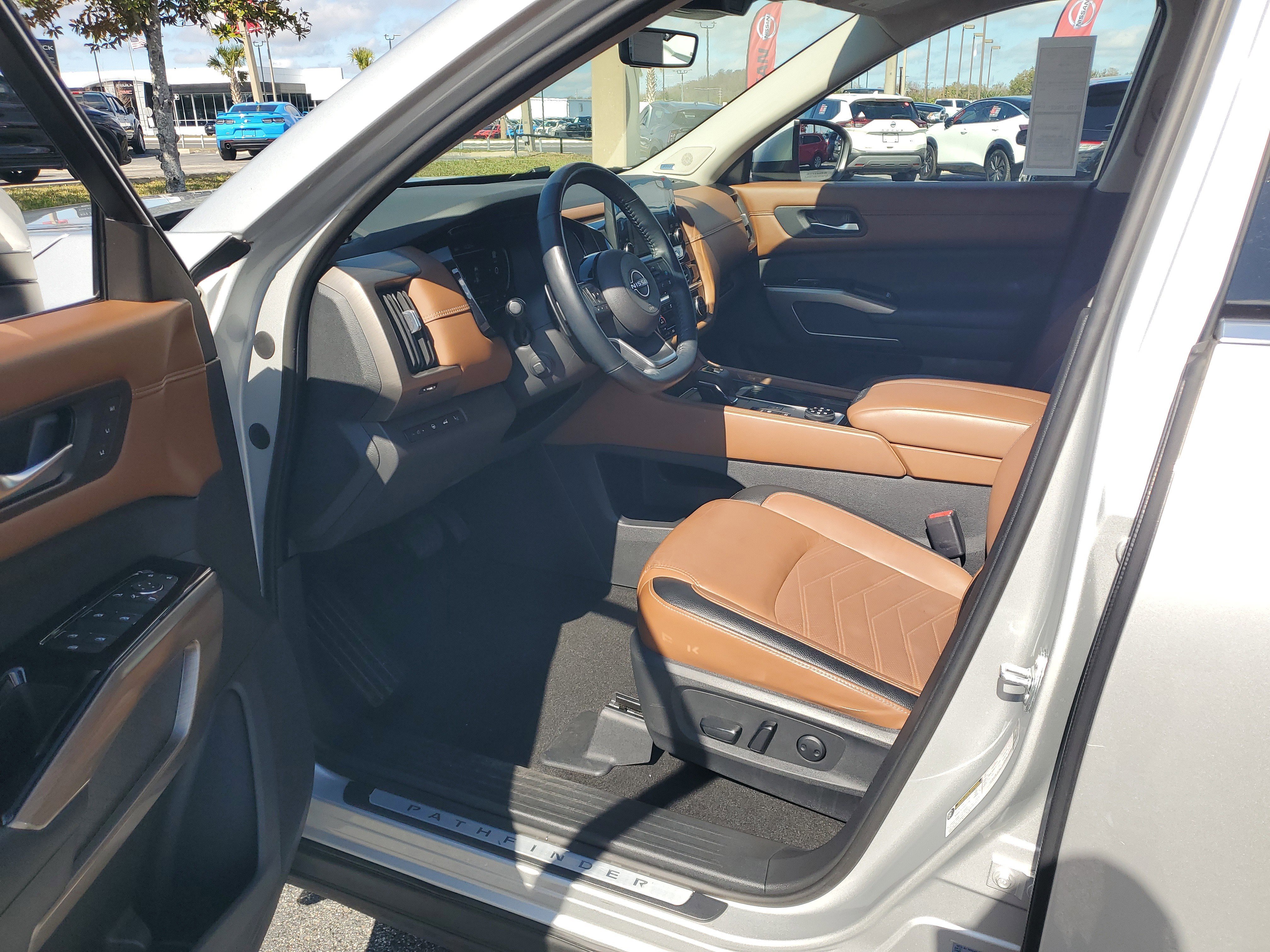 Certified 2023 Nissan Pathfinder Platinum image 11