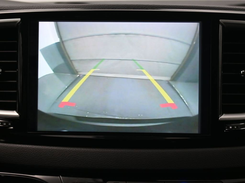 Used 2024 Chrysler Pacifica Touring-L image 22