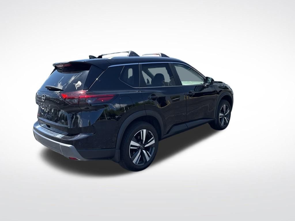 Used 2025 Nissan Rogue SL FWD image 4