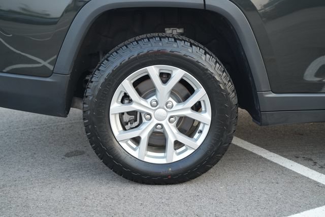 Used 2023 Jeep Grand Cherokee L Limited w/ Luxury Tech Group II RWD image 47
