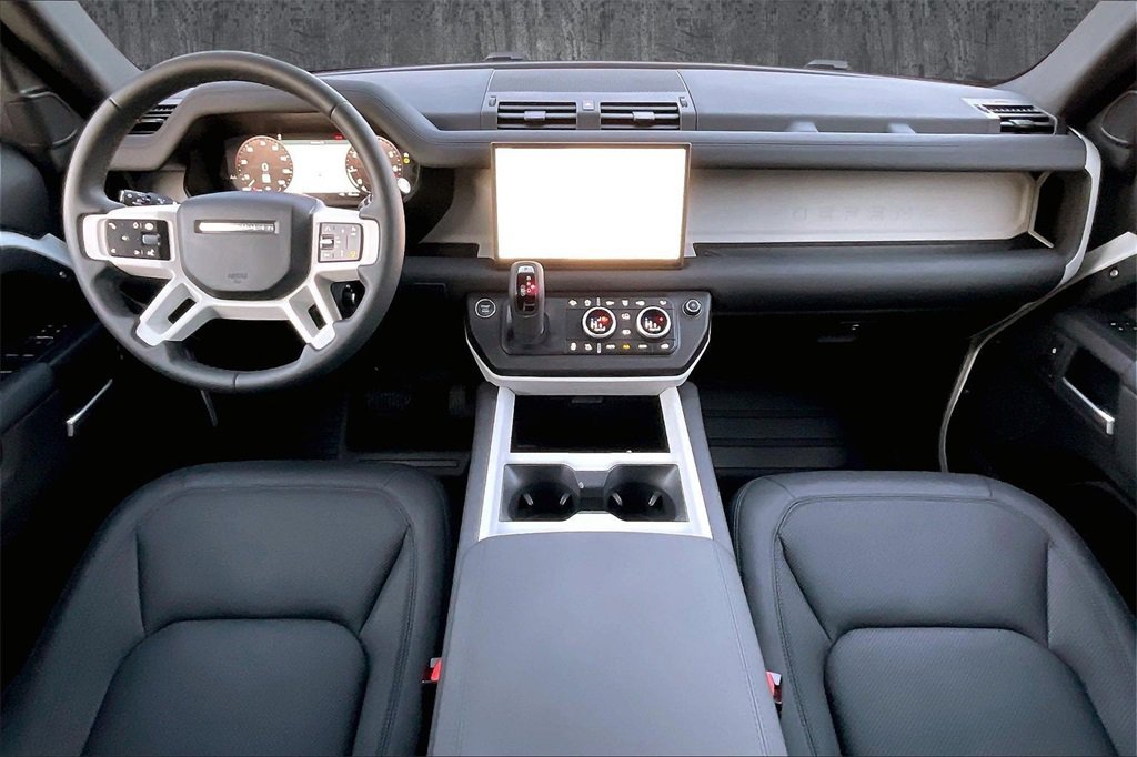 Used 2025 Land Rover Defender 110 S image 7