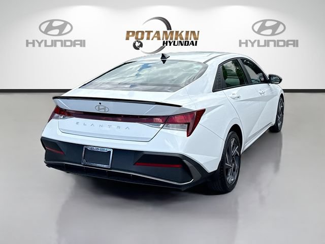 Certified 2025 Hyundai Elantra Sport FWD image 5