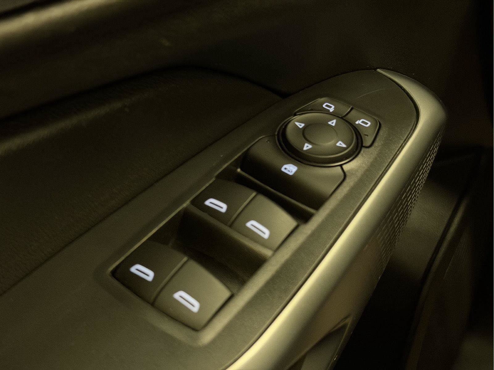 Used 2024 Chevrolet Trax RS FWD image 38