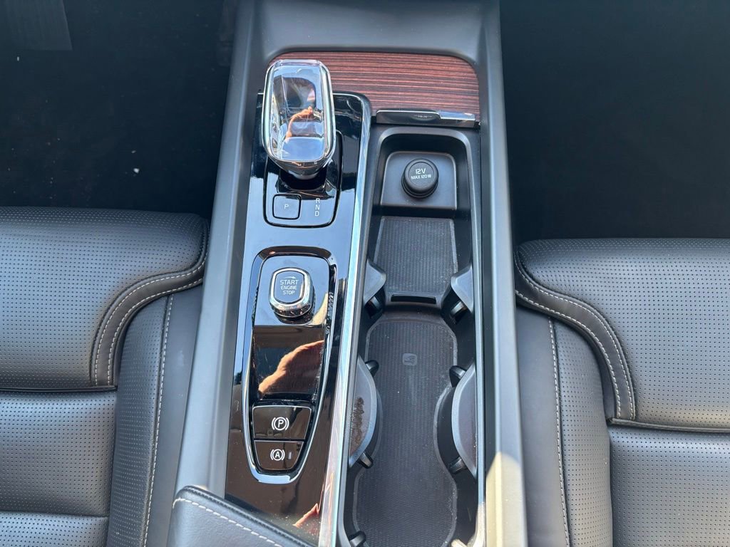 Certified 2024 Volvo XC60 B5 Ultimate w/ Climate Package image 26