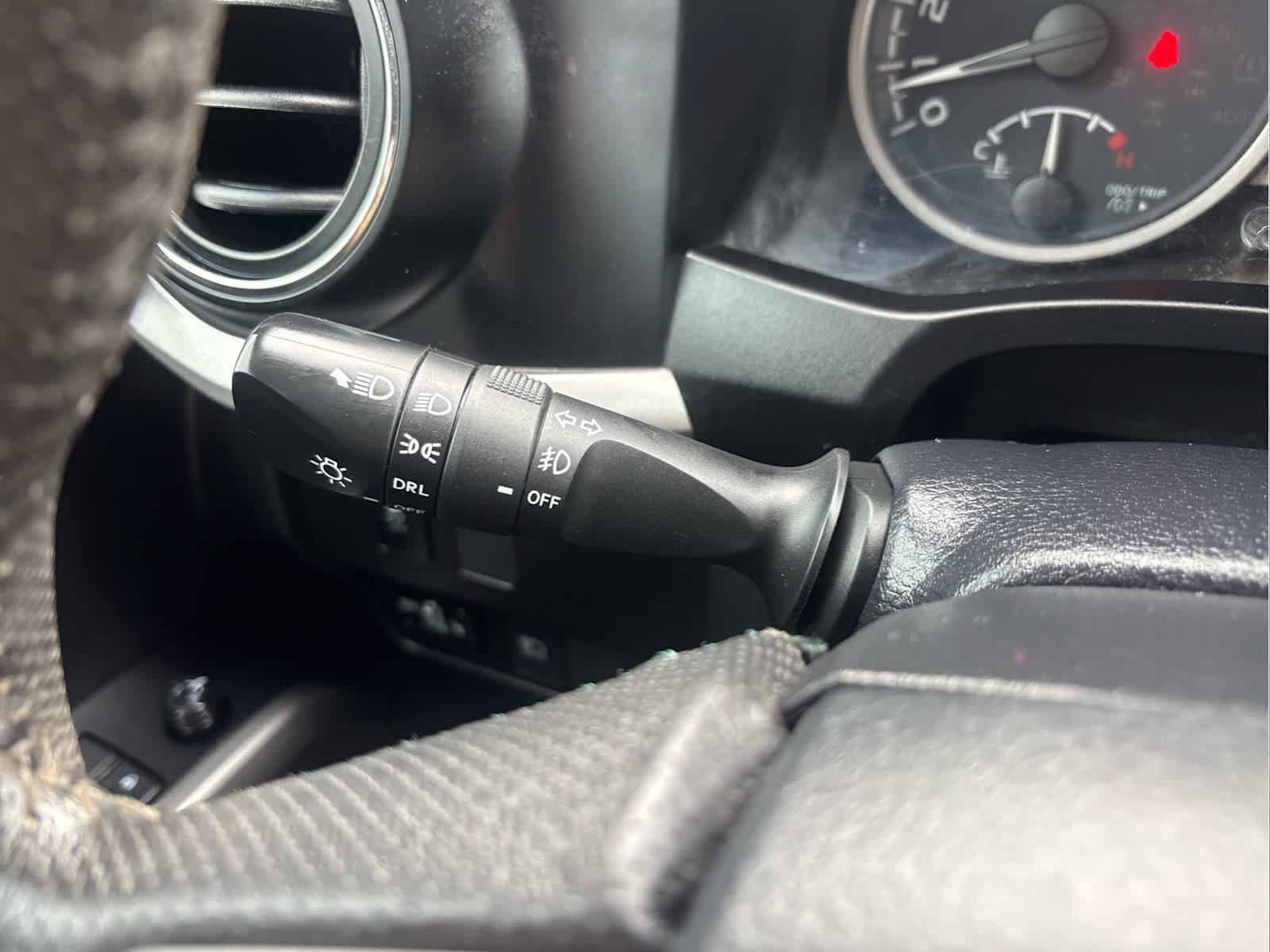 Used 2020 Toyota Tacoma SR5 AWD/4WD image 25