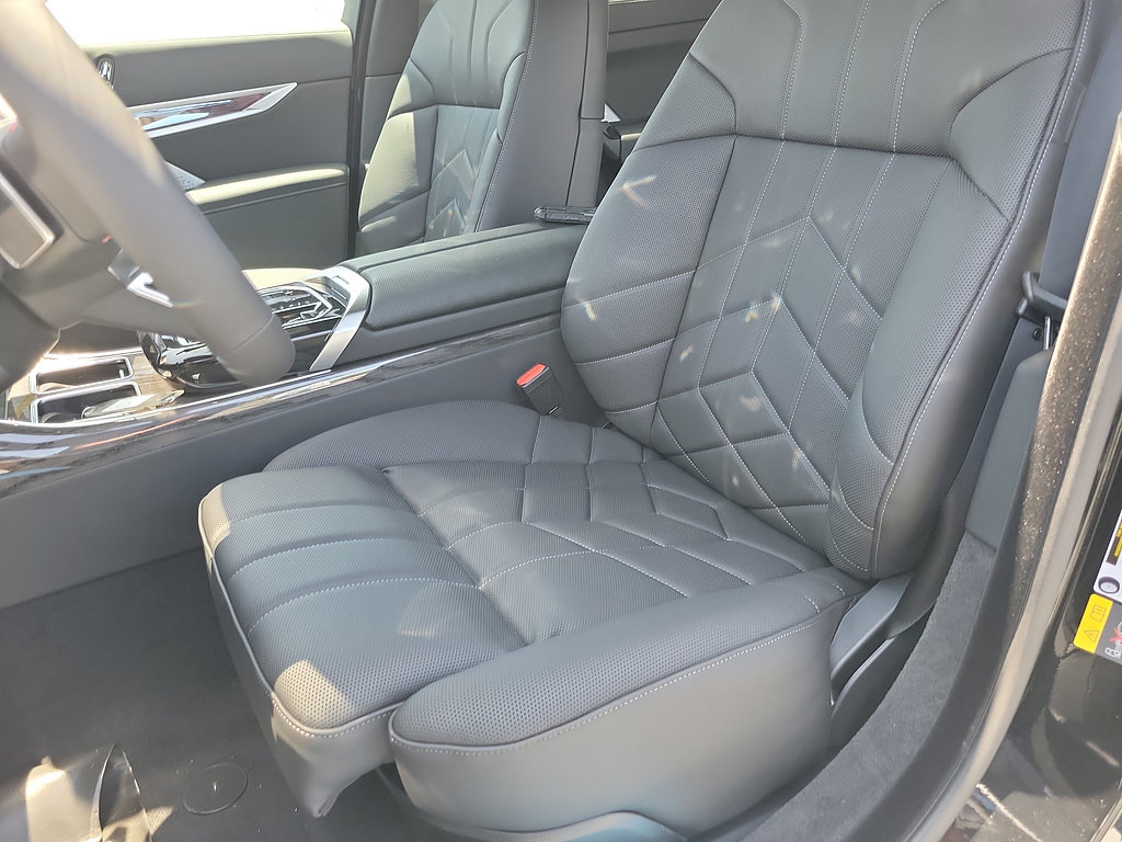 New 2026 BMW i7 M70 w/ Executive Package AWD/4WD image 20