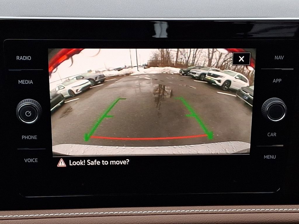 Certified 2025 Volkswagen Jetta SEL image 18