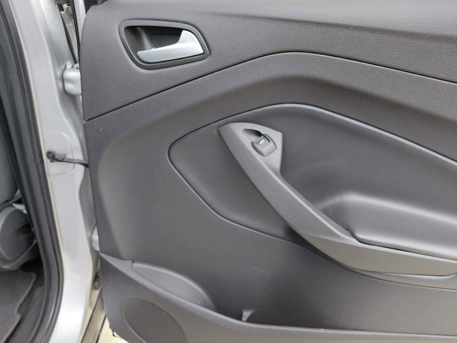 Used 2018 Ford Escape SE w/ Ford Safe & Smart Package image 19