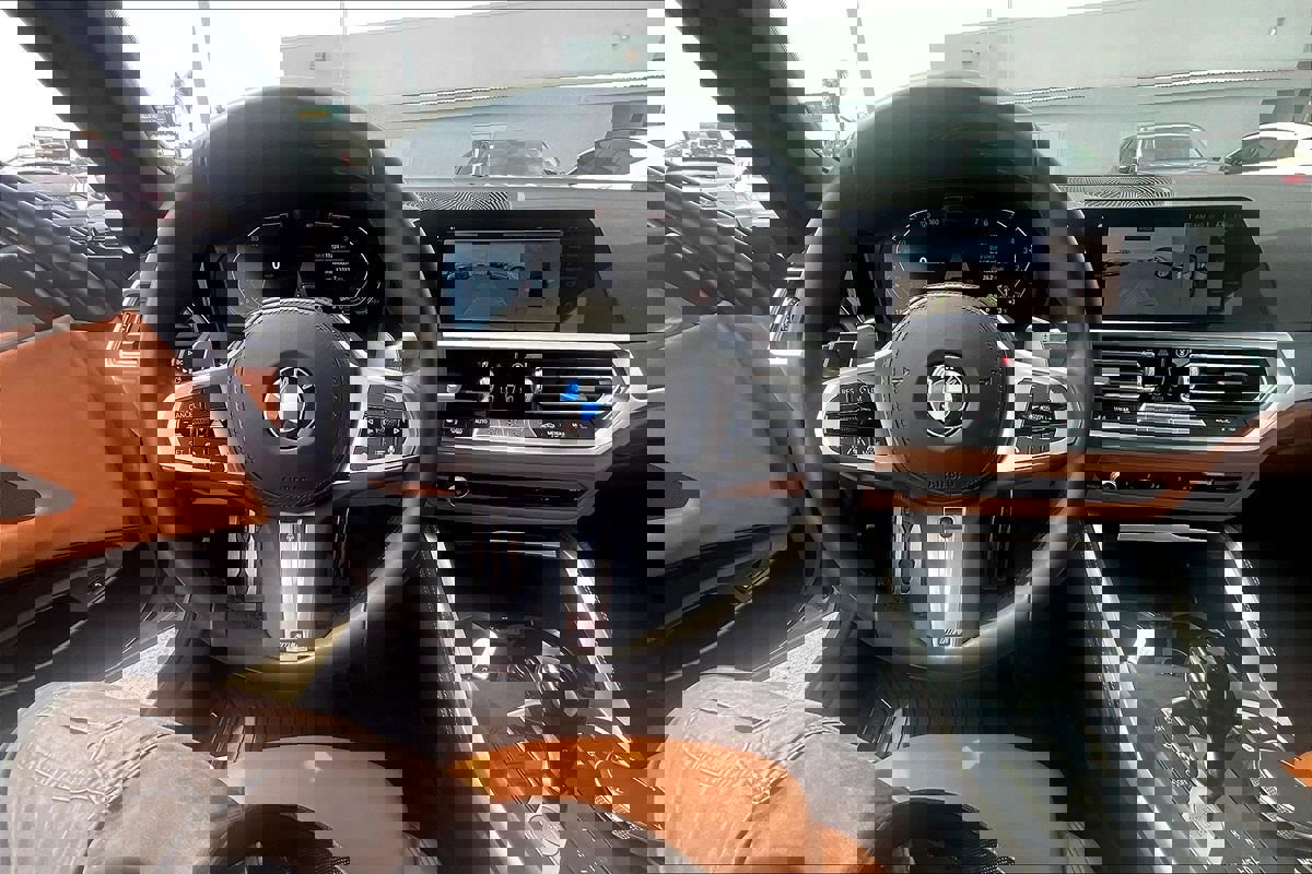 Used 2023 BMW 430i Convertible w/ M Sport Package image 6