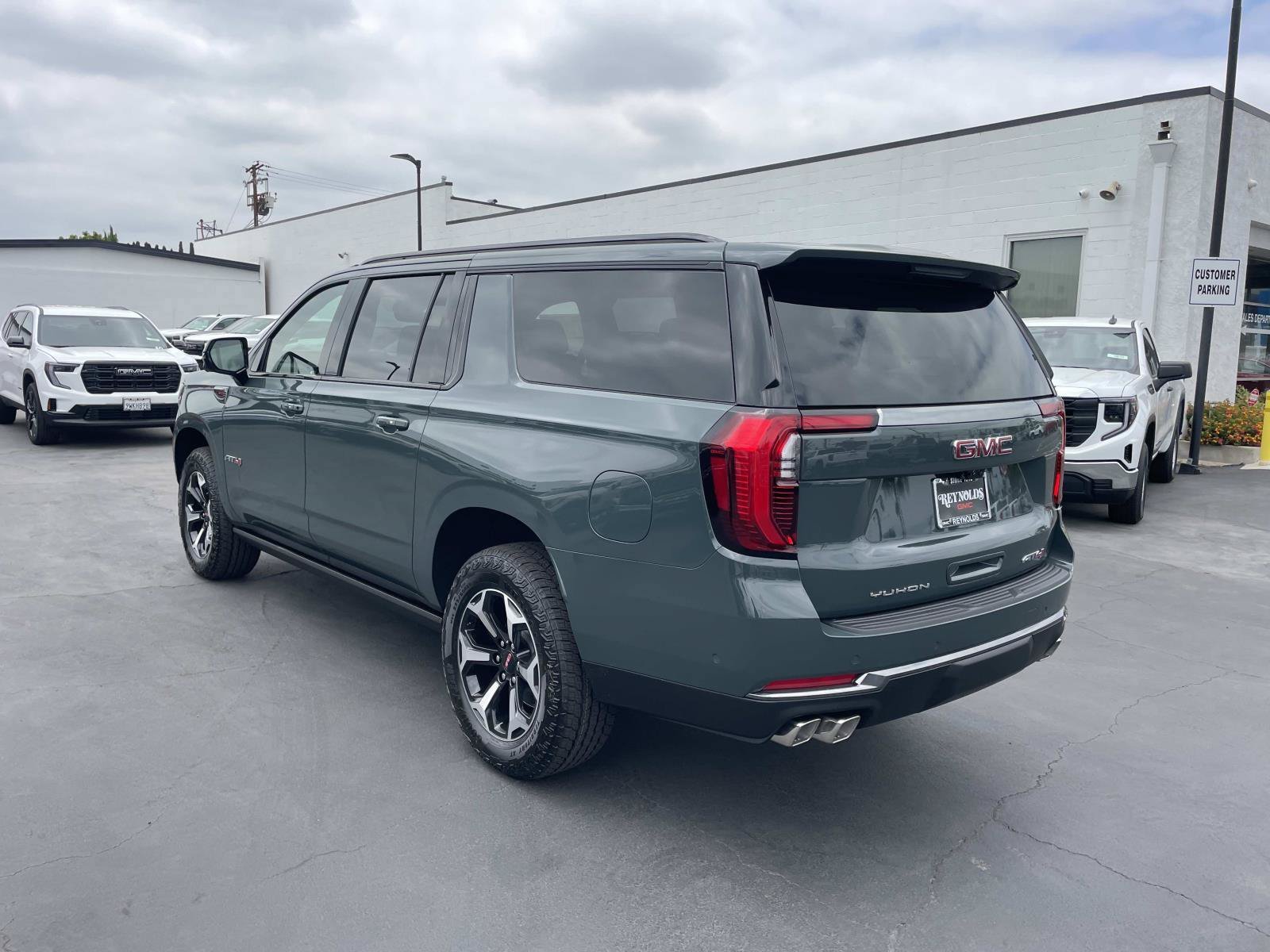 New 2026 GMC Yukon XL AT4 w/ AT4 Premium Package AWD/4WD image 7
