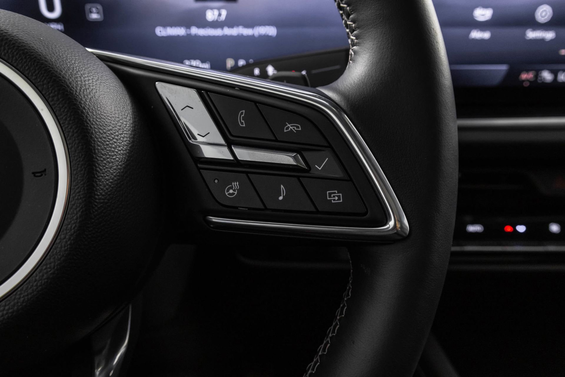 Used 2025 Buick Envision Preferred AWD/4WD image 28