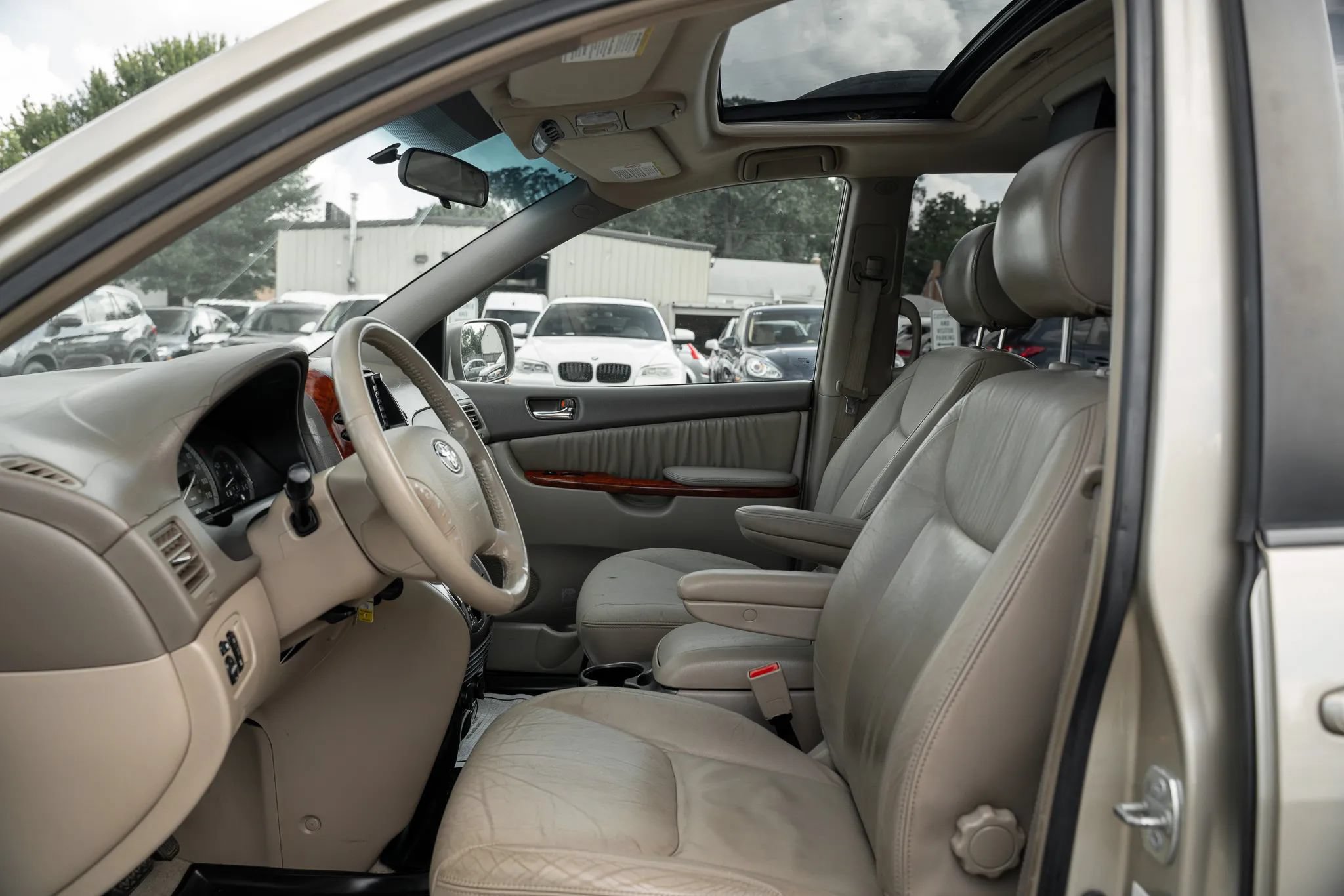 Used 2004 Toyota Sienna XLE FWD image 7