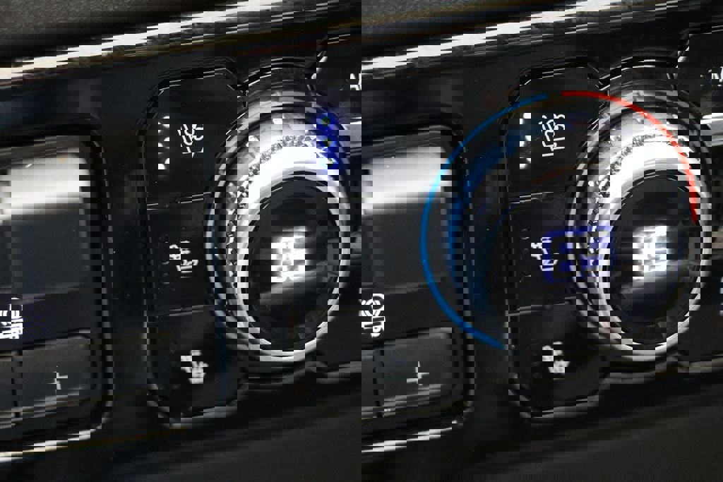 Used 2024 GMC Sierra 2500 SLT w/ SLT Premium Package image 31