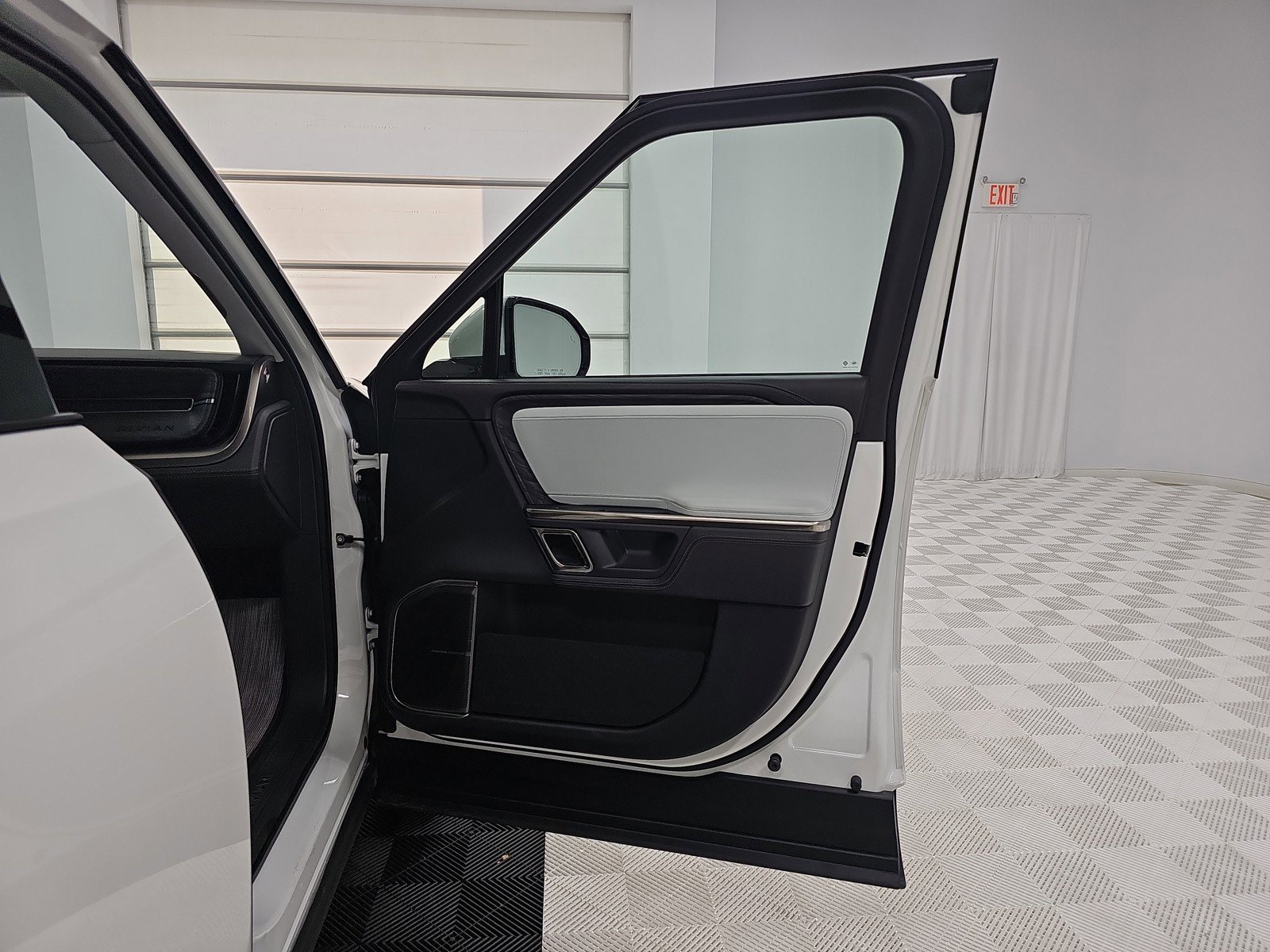 Used 2023 Rivian R1T Adventure image 18