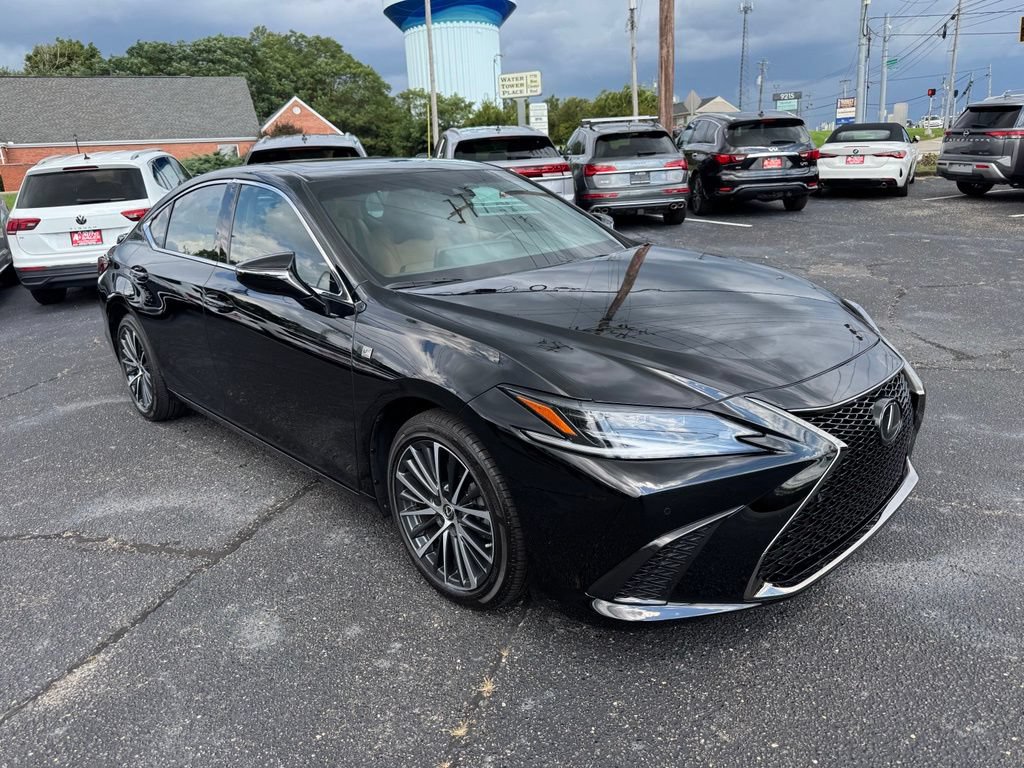 Used 2025 Lexus ES 300h F Sport FWD image 4
