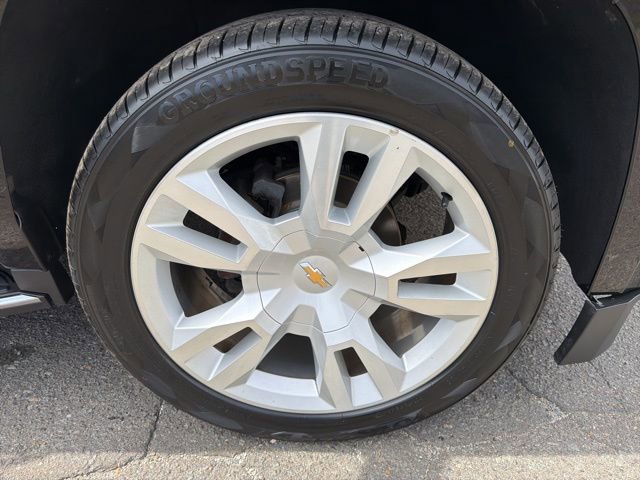 Used 2018 Chevrolet Suburban Premier image 9