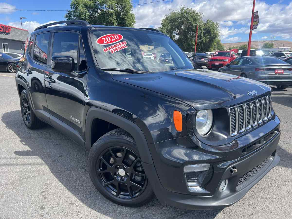 Used 2020 Jeep Renegade Latitude w/ Safety & Security Group II FWD image 4