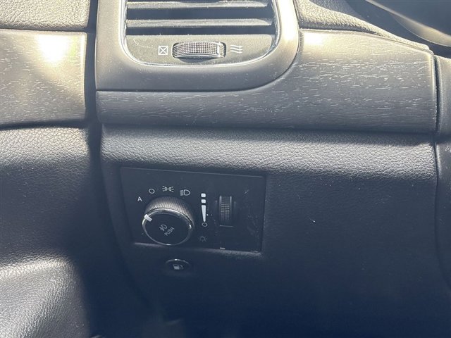 Used 2018 Jeep Grand Cherokee Altitude image 17