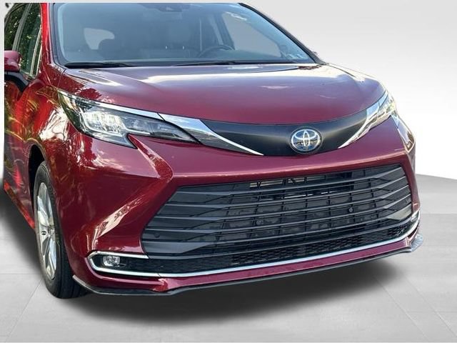 Used 2022 Toyota Sienna XLE w/ XLE Plus Package AWD/4WD image 11