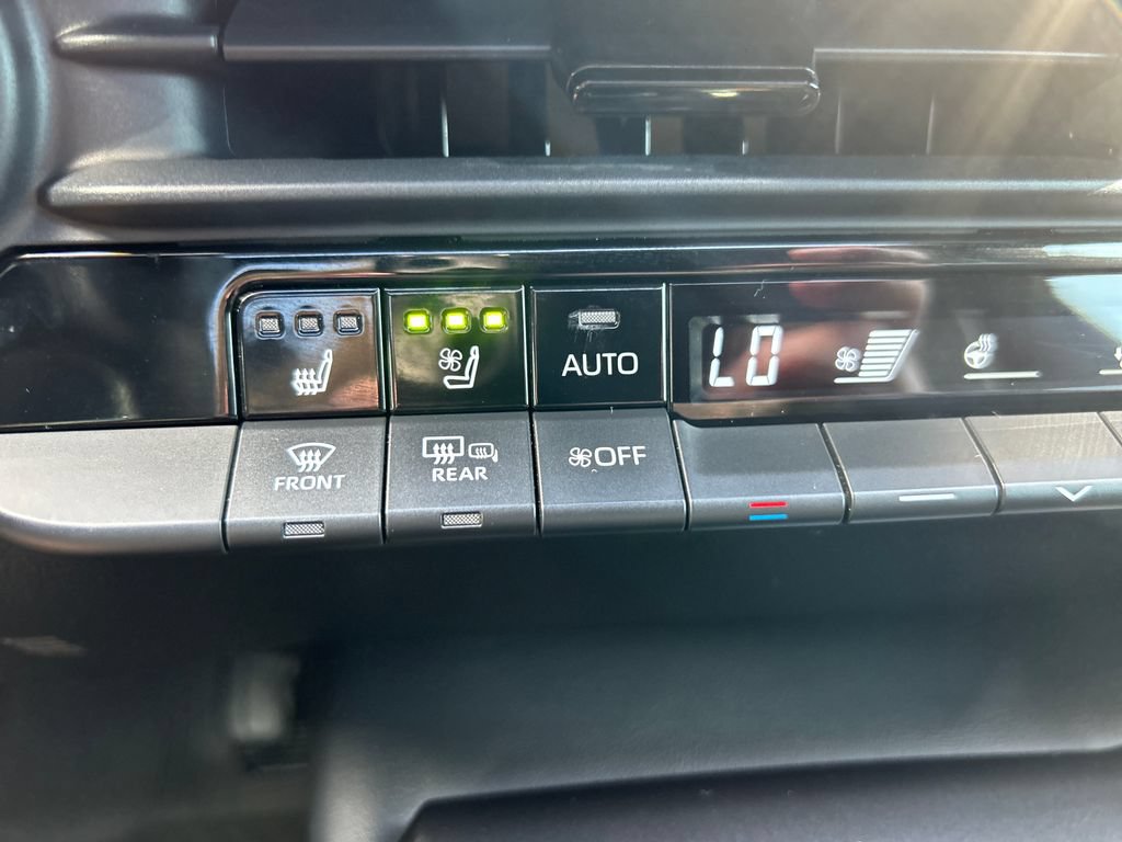 Certified 2025 Toyota Crown Platinum AWD/4WD image 31