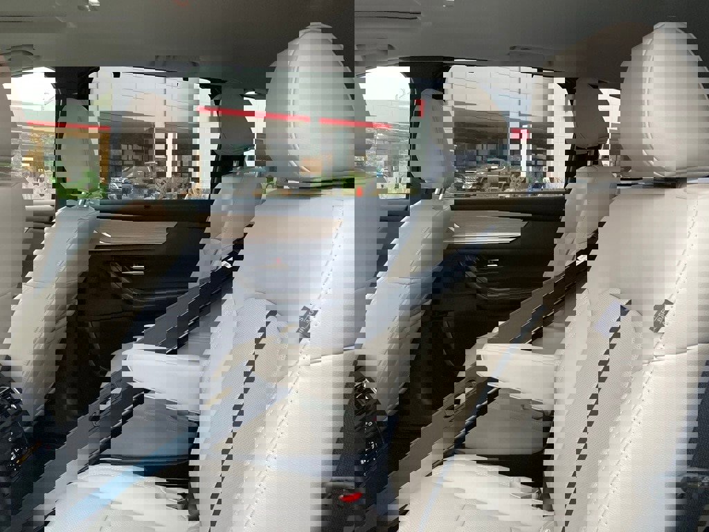 Used 2024 MAZDA CX-90 3.3 Turbo w/ Preferred Plus image 10