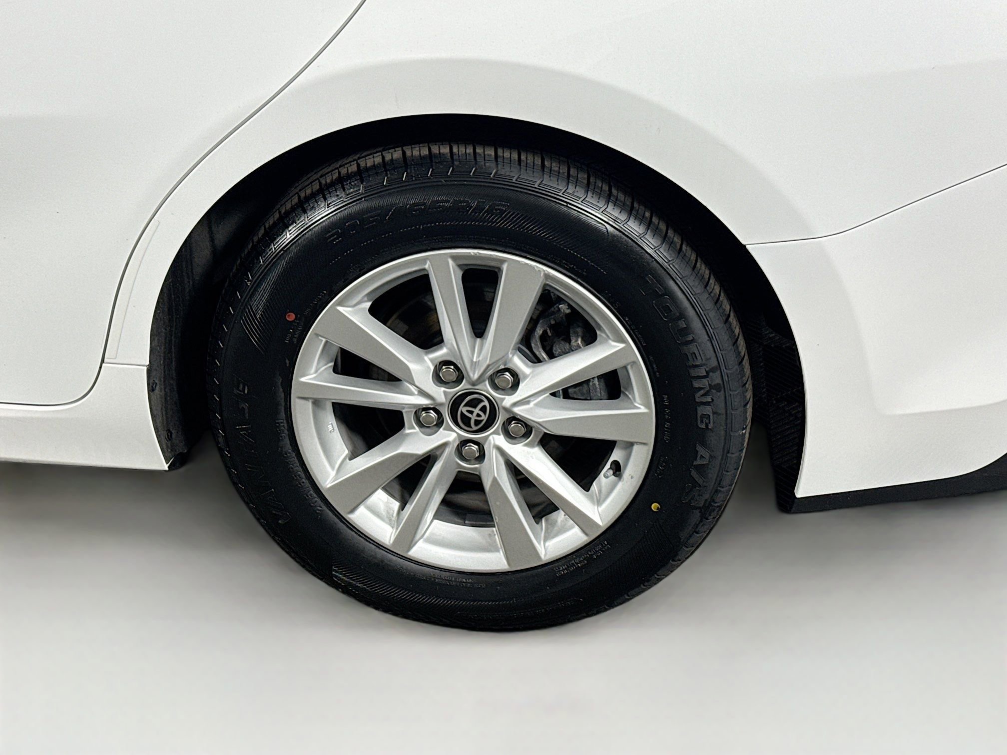 Certified 2025 Toyota Camry LE image 9