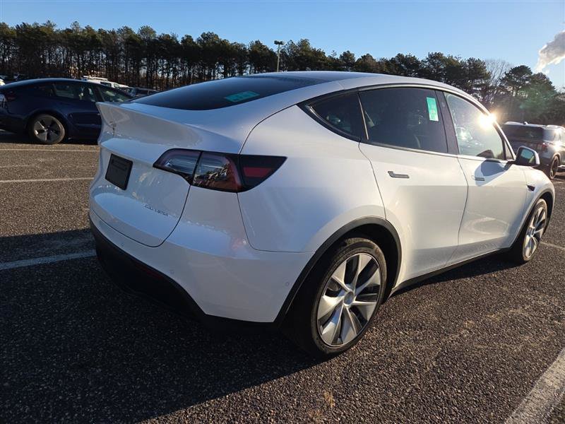 Used 2023 Tesla Model Y Long Range AWD/4WD image 3